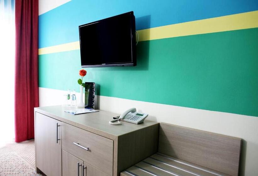 デラックスルーム, Folklor