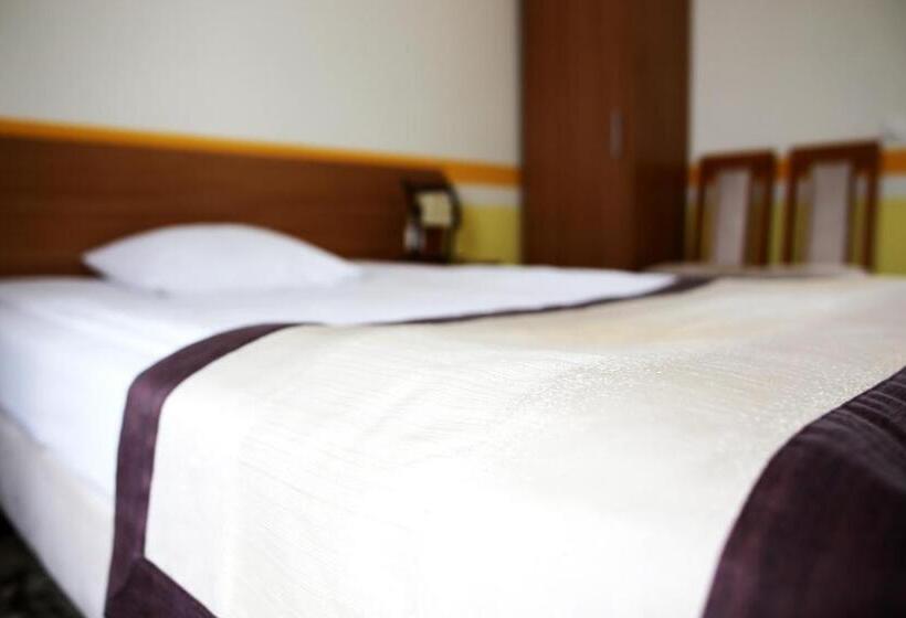 シングルデラックスルーム, Folklor