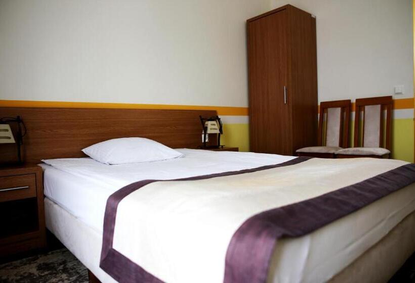 シングルデラックスルーム, Folklor