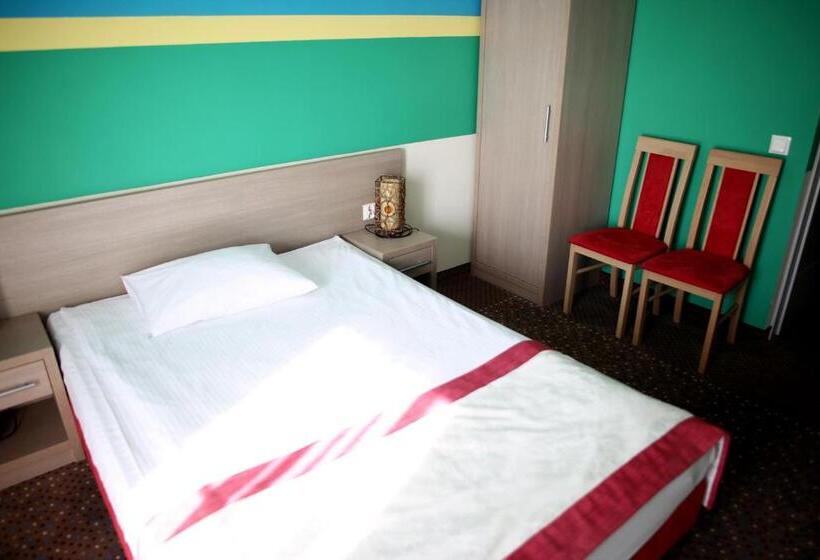 シングルデラックスルーム, Folklor