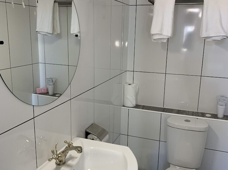 Семейный Номер, Danescourt Lodge