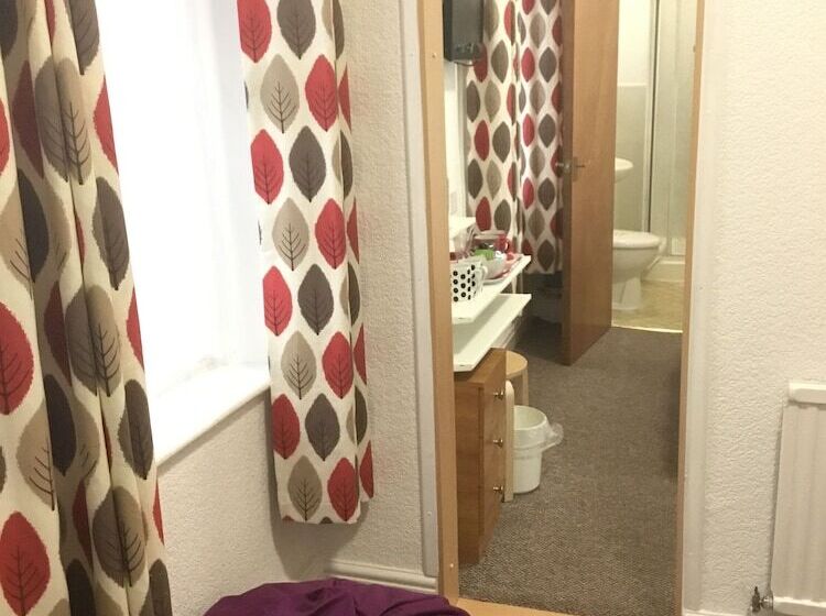 Семейный Номер, Danescourt Lodge