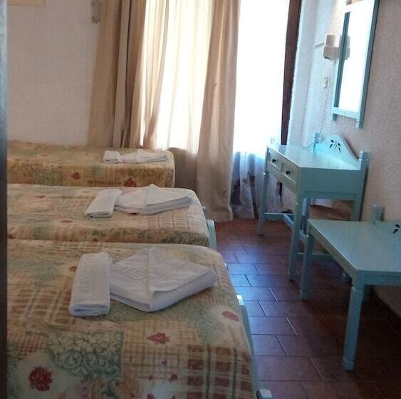 חדר סטנדרט לשלושה, Alkion