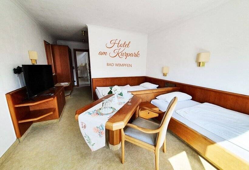 غرفة قياسية فردية, Am Kurpark