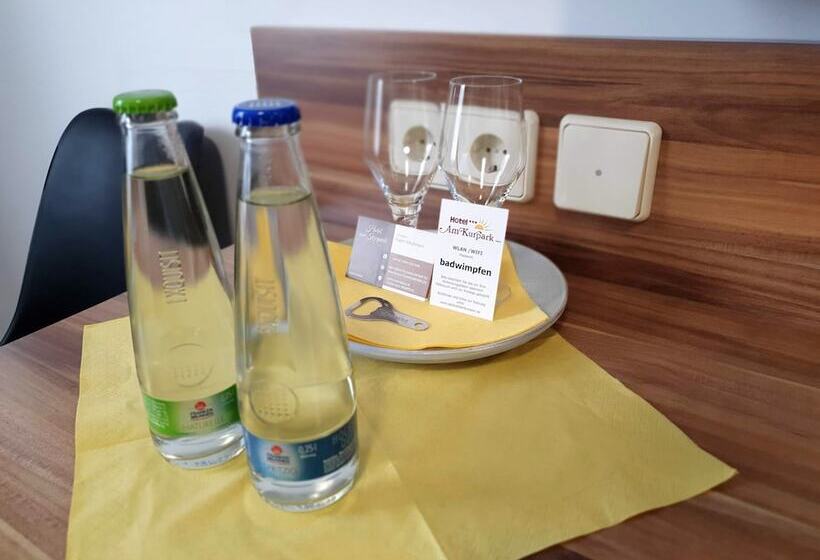 غرفة قياسية ثلاثية, Am Kurpark