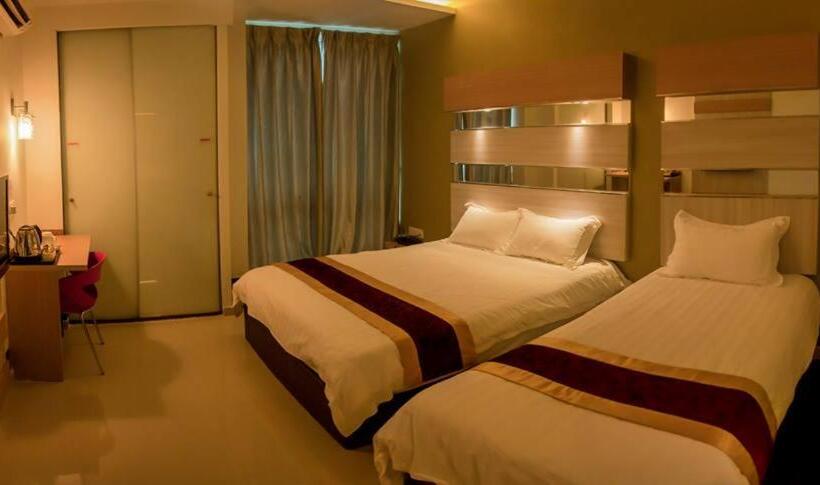 חדר סטנדרט לשלושה, Avantgarde