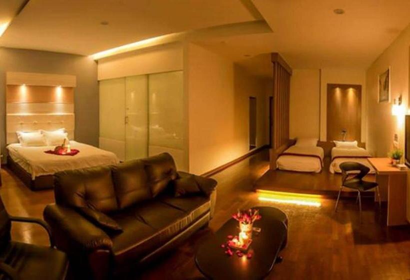 סוויטת סופריור, Avantgarde