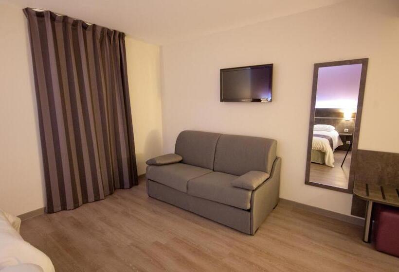 Четырехместный Номер Стандарт, Brit Hotel Confort Saint Dizier