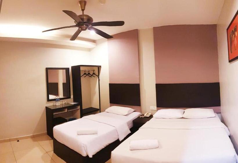 Трехместный Номер Deluxe, Golden Court