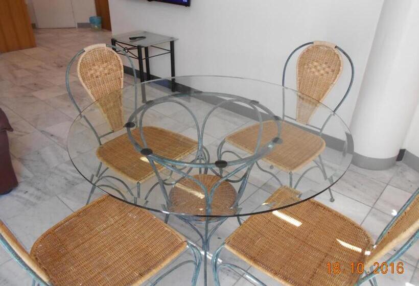 جناح عائلي, Harringtons 102