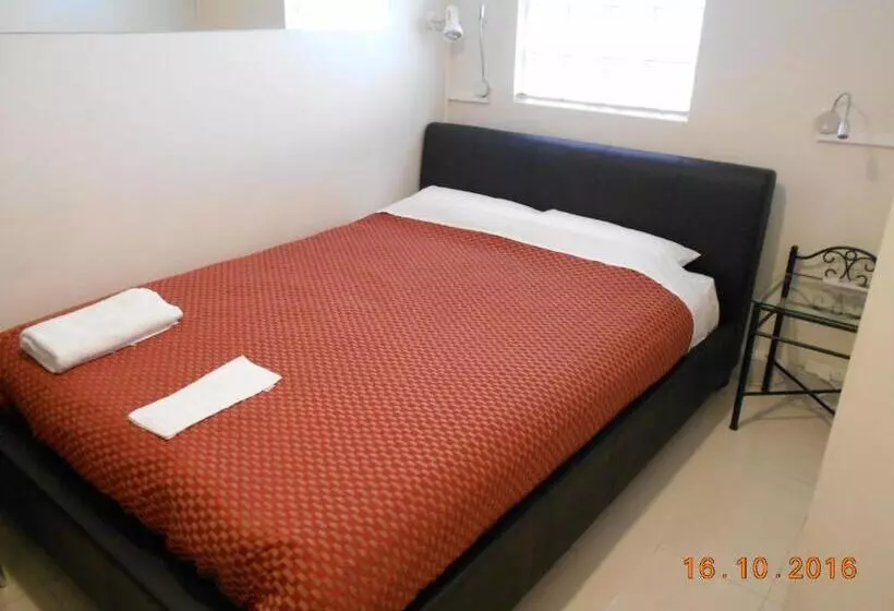 Standard-huone, Harringtons 102