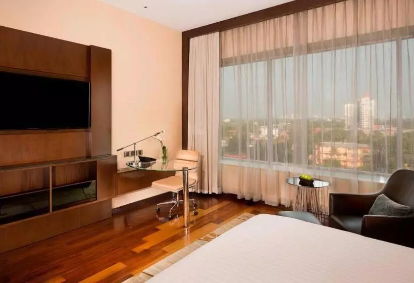اتاق اجرایی با تخت بزرگ, Kochi Marriott