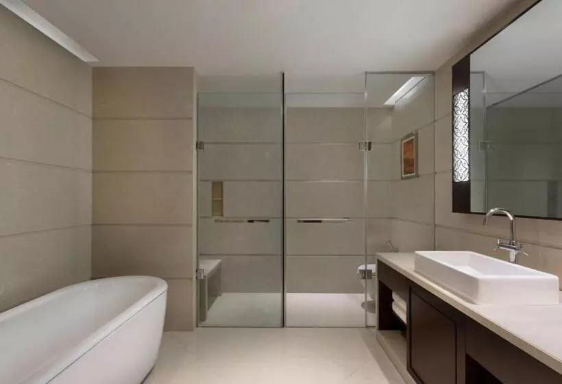 سوئیت کلاب, Kochi Marriott