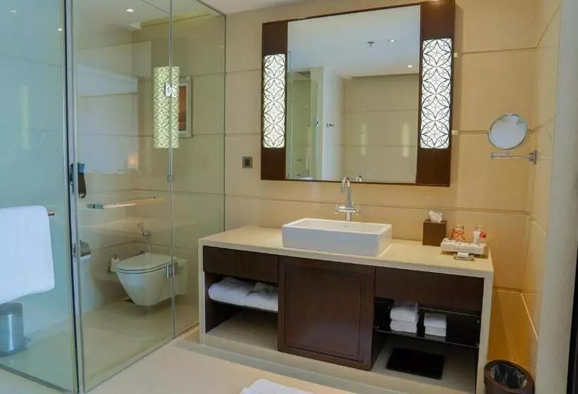 اتاق استاندارد با چشم‌انداز استخر, Kochi Marriott