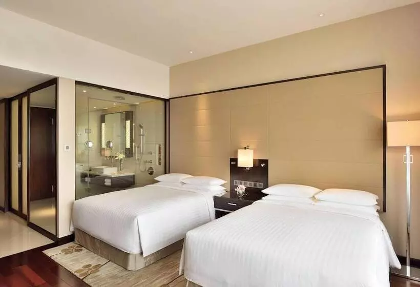 اتاق استاندارد با چشم‌انداز استخر, Kochi Marriott