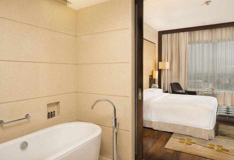 Номер Стандарт Вид на Бассейн, Kochi Marriott