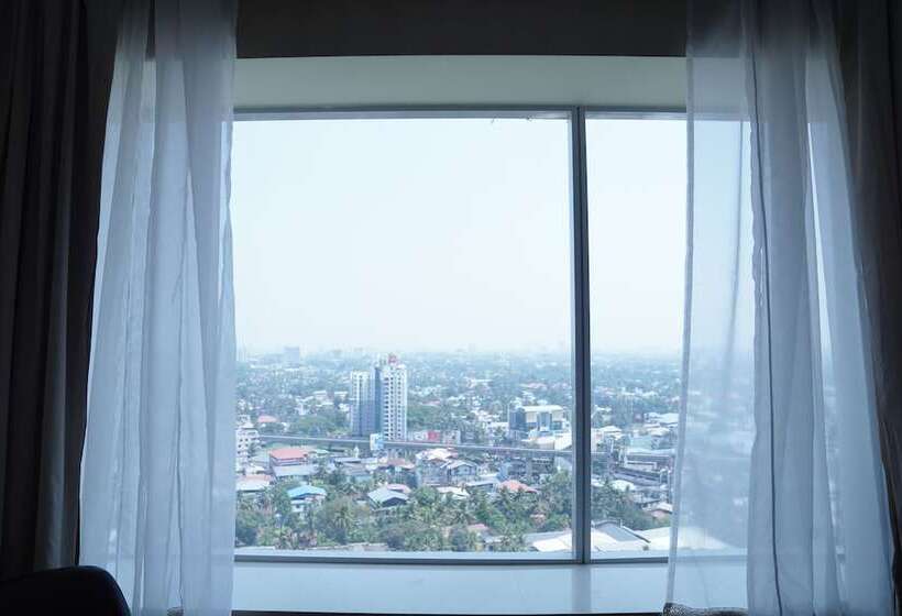 Номер Стандарт Вид на Бассейн, Kochi Marriott