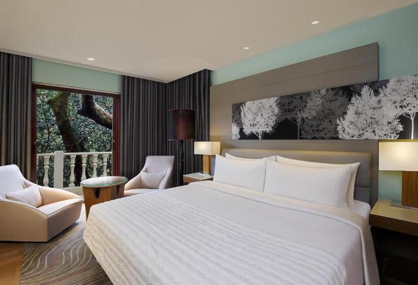 带大床的套房, Le Méridien Mahabaleshwar Resort & Spa