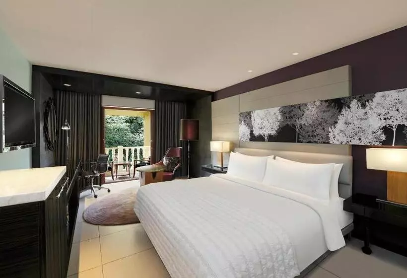 キングサイズベッドのスタンダードルーム, Le Méridien Mahabaleshwar Resort & Spa