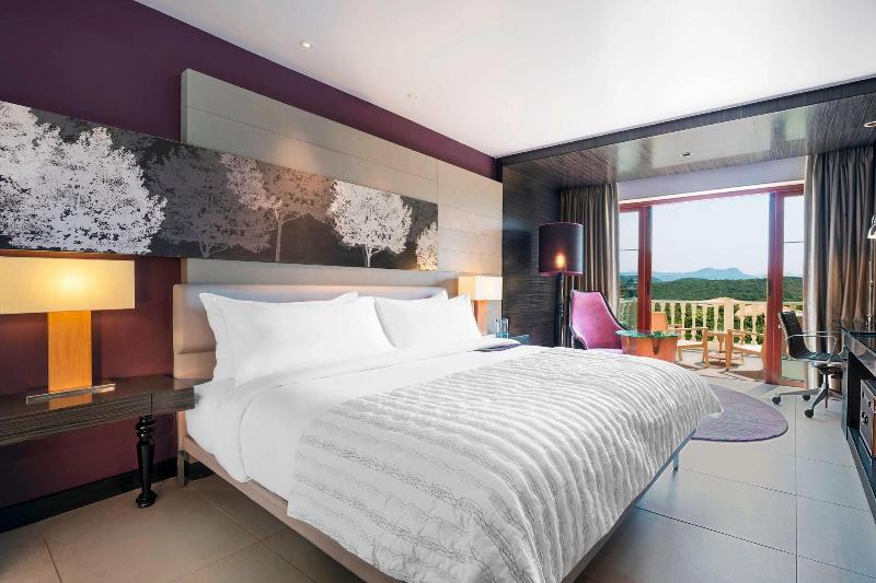 带大床的套房, Le Méridien Mahabaleshwar Resort & Spa