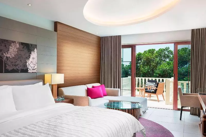 キングサイズベッドのスイートルーム, Le Méridien Mahabaleshwar Resort & Spa