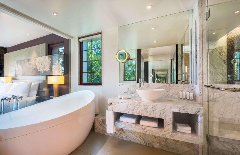 带大床的套房, Le Méridien Mahabaleshwar Resort & Spa