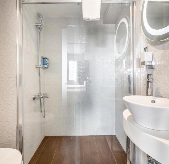 اتاق خانوادگی, Misa