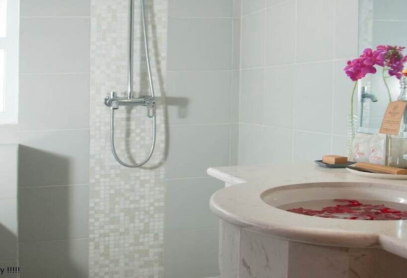 اتاق سوپریور با بالکن, Pavillon Garden