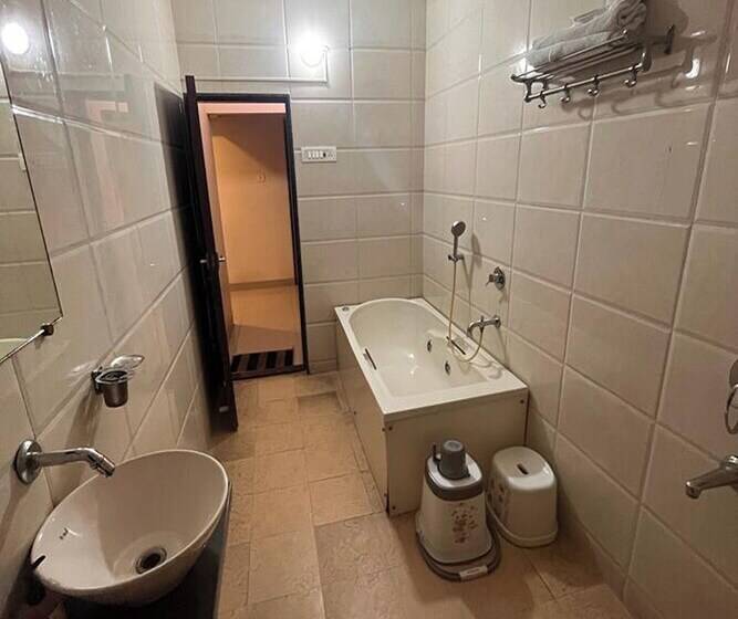 סוויטה, Royal Park Residency