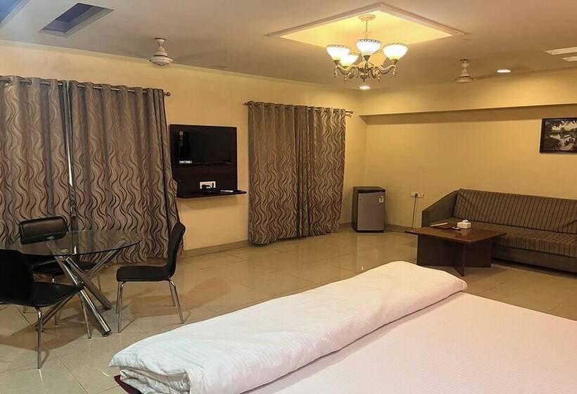 סוויטה, Royal Park Residency