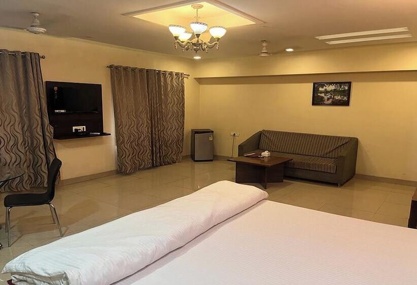 סוויטה, Royal Park Residency