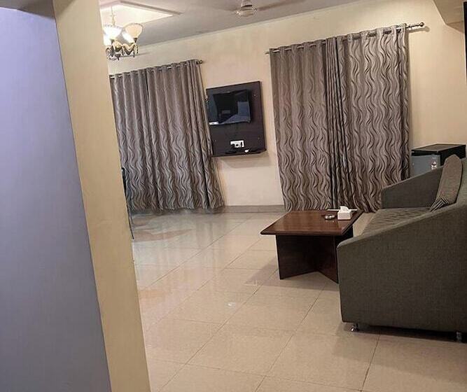 סוויטה, Royal Park Residency