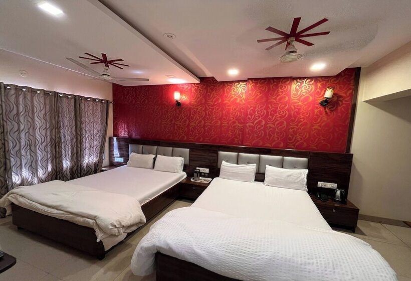 חדר משפחתי, Royal Park Residency