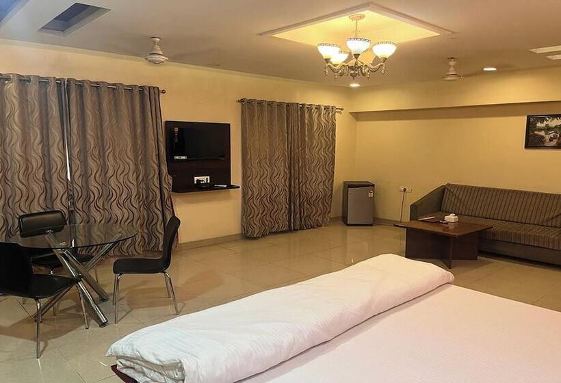 סוויטה, Royal Park Residency