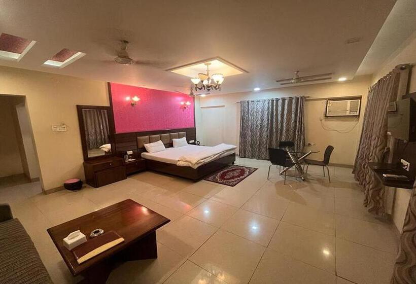 סוויטה, Royal Park Residency