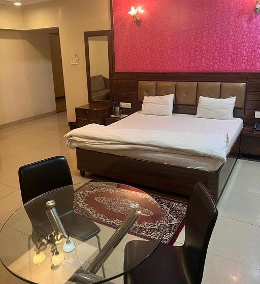 סוויטה, Royal Park Residency