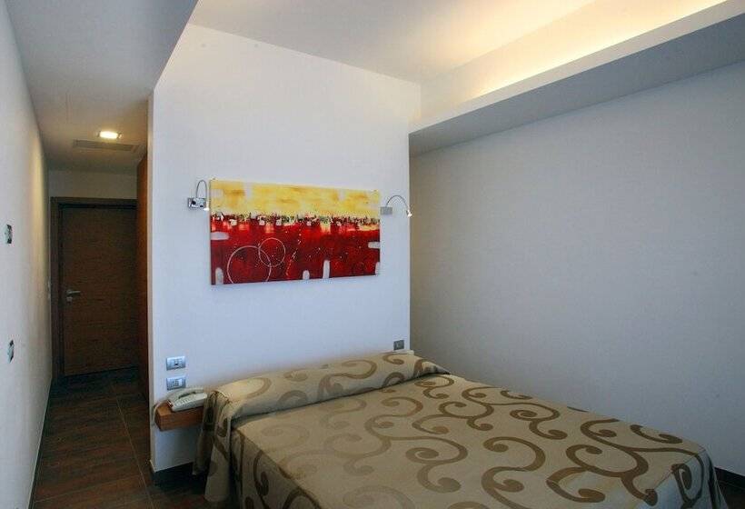 Standard Kolmen Hengen Huone, Sciali
