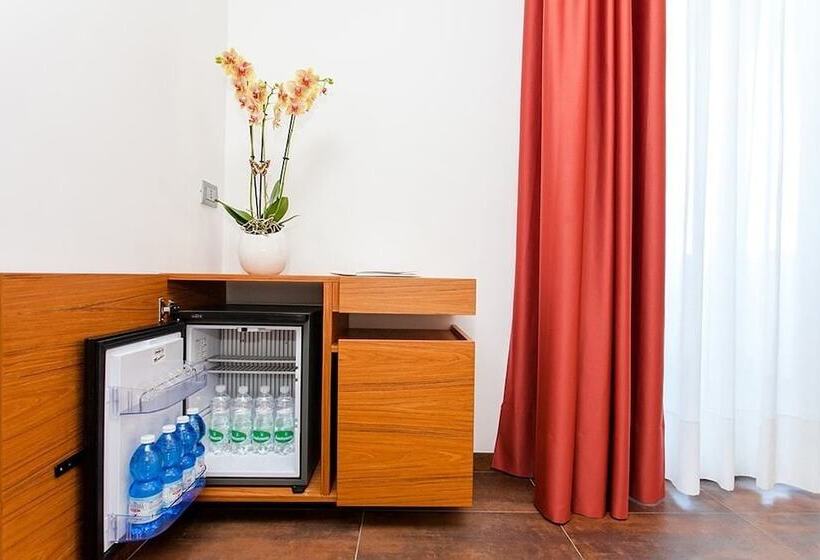 Standard Neljän Hengen Huone, Sciali