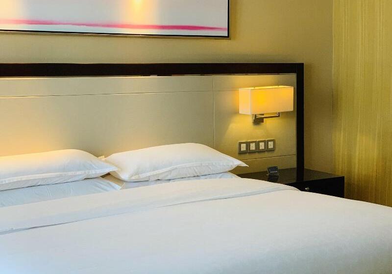 Номер Deluxe, Sheraton Qinhuangdao Beidaihe