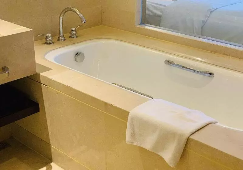 パークビューのデラックスルーム, Sheraton Qinhuangdao Beidaihe