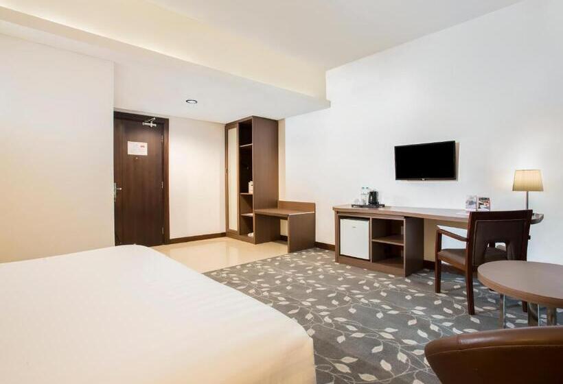 Номер Deluxe Кровать Куин, Swissbelinn Kemayoran