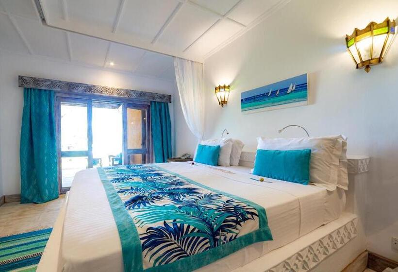 سوئیت جونیور با تراس, Nomad Beach Resort