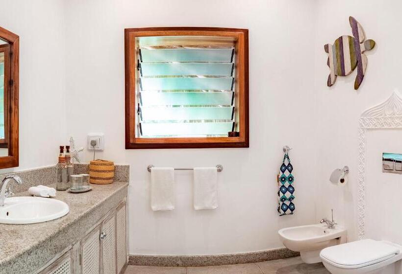 بانگلوی استاندارد, Nomad Beach Resort