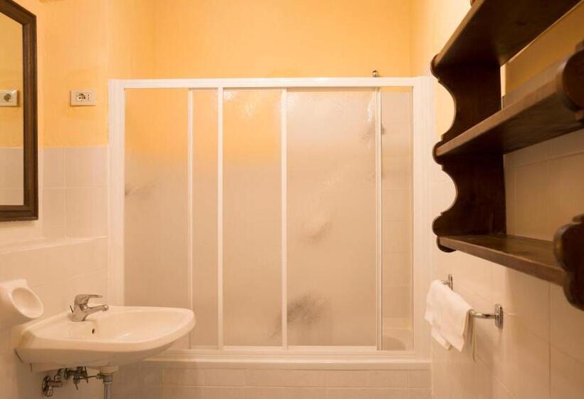 דירת שלושה חדרים, Villa Grassina