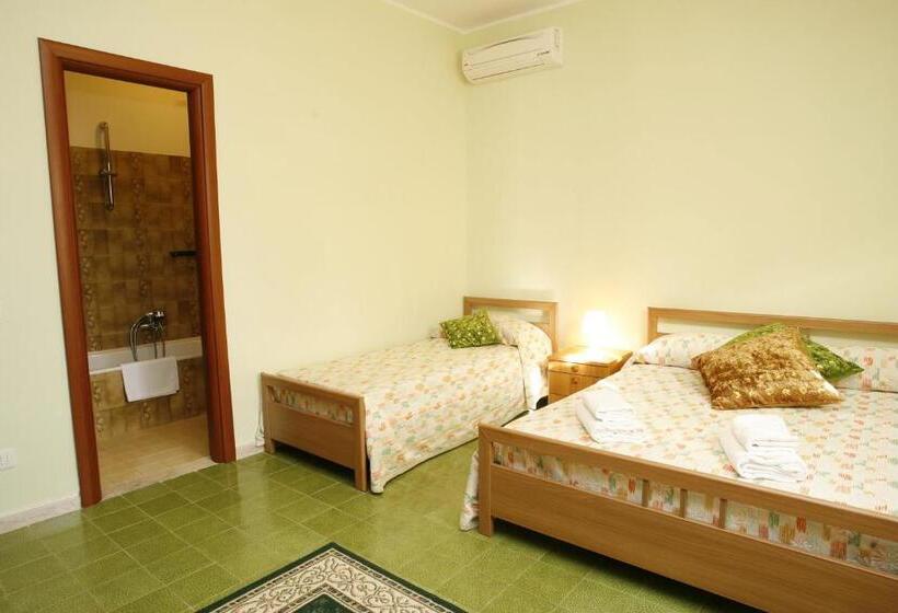 Pokój Standard Trzyosobowy, Luana Inn Holiday