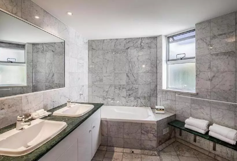 1 Bedroom Penthouse Apartment, Emerald Noosa