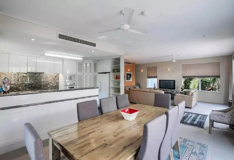 1 Bedroom Penthouse Apartment, Emerald Noosa