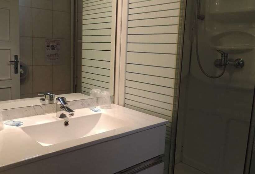 Номер Стандарт, Hôtel Le Hussard