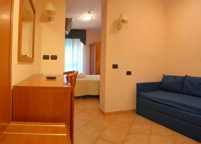 اتاق خانوادگی, Depandance Hotel Jole