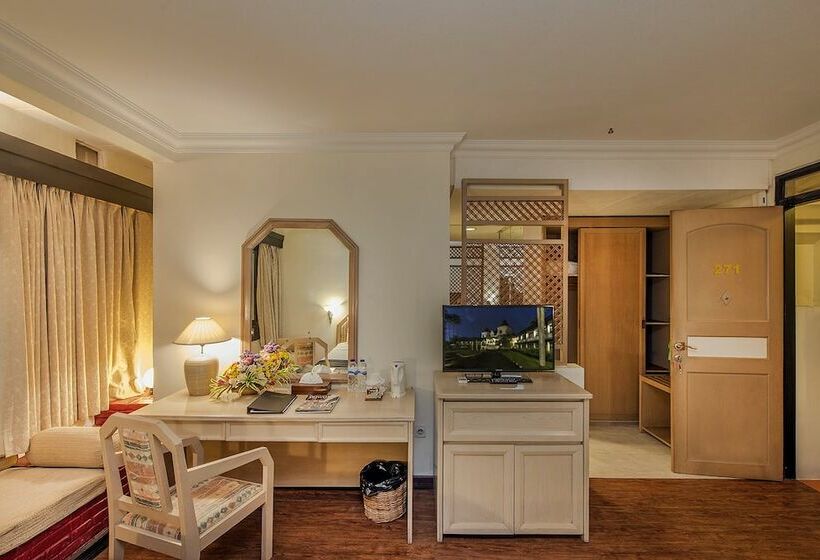 Номер Superior, él Hotel Kartika Wijaya Batu